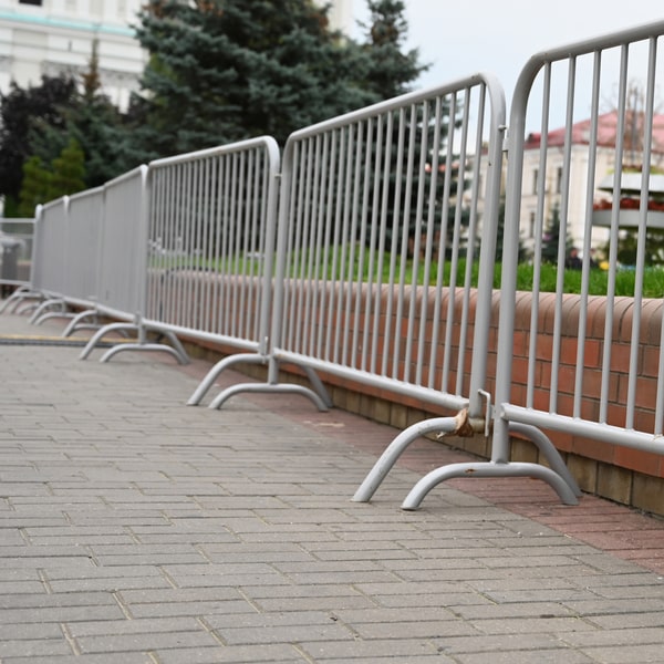 barricade rental is suitable for a wide range of uses, including crowd control planning, traffic management, and event security